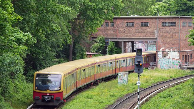 Wetter: Die S 3 fährt von Spandau über den Hauptbahnhof nach Erkner und zurück. (Archivbild)