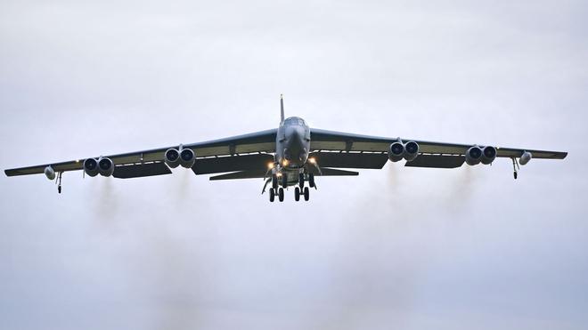 Unfall in den USA: B-52-Bomer stürzt in Kalifornien ab. (Symbolbild)