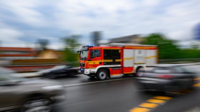 Brand im Landkreis Bautzen: Die Feuerwehr kommt am Sonntagnachmittag in Lauta zum Einsatz. (Symbolbild)