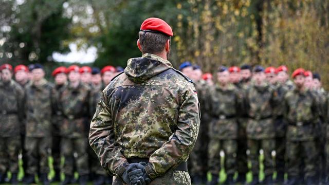 Neue Kooperationsvereinbarung: Jugendoffiziere der Bundeswehr können an Schulen kommen