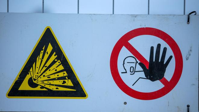 Spezialeinsatz: Spezialisten machten die Chemikalien unschädlich. (Symbolbild)