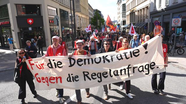 Extremism: Demonstration against security check for public service new hires