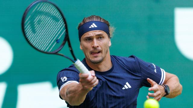 Tennis: Rasenauftakt mit Problemen: Zverev in Halle im Achtelfinale