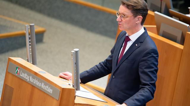 Debatte um Hilfsmittel: Landesregierung nutzt für Texte auch KI – aber in Grenzen