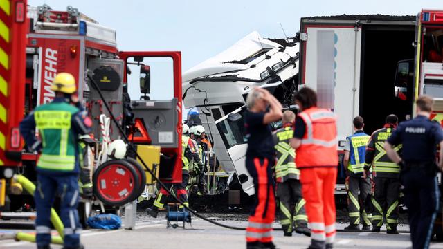 Oberbayern: Lastwagen stoßen zusammen - Beide Fahrer tot