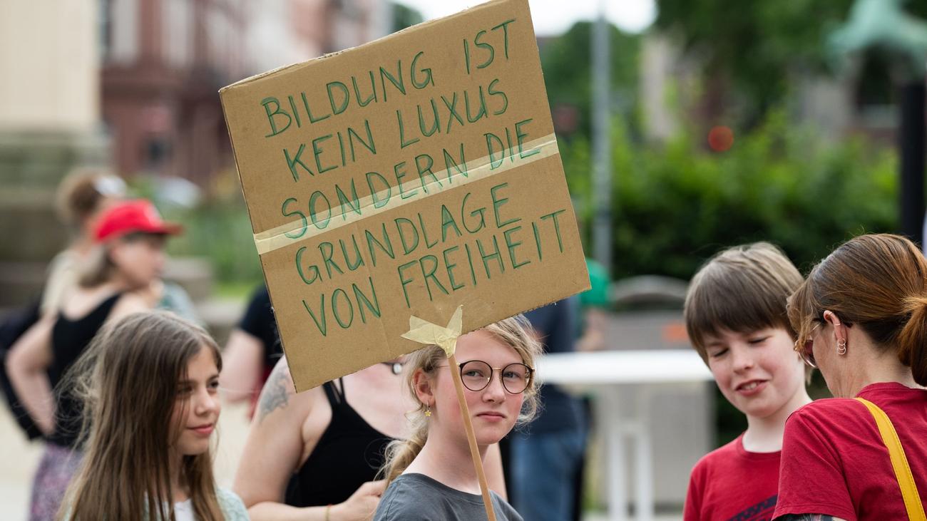 Bildungspolitik: Landesweite Proteste gegen Sparpläne in der Bildung