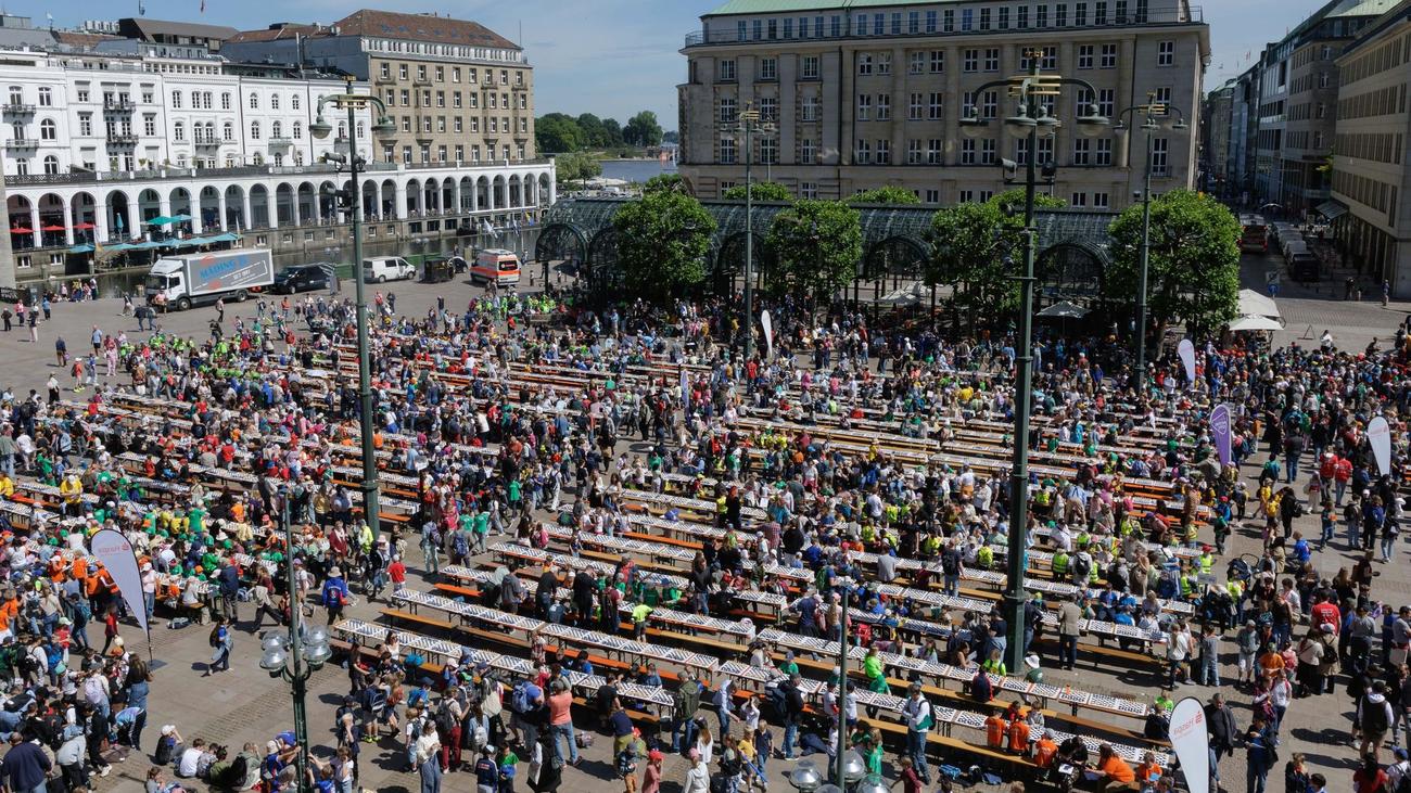 Schulschach: Tausende Kinder bei Alsteruferturnier im Schachfieber