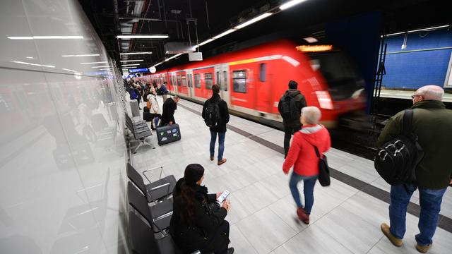 S-Bahn und Regionalverkehr: Wasserrohrbruch am Flughafen behindert Bahnverkehr