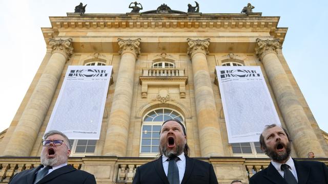 Festival «Theater der Welt»: Festivalstart mit Schrei-Chor und Kehlkopfgesang
