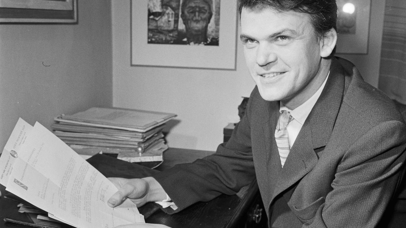 Berühmter Schriftsteller: Urne von Milan Kundera in Tschechien beigesetzt