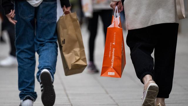 Consumer behavior: Germans save most on clothing and gastronomy
