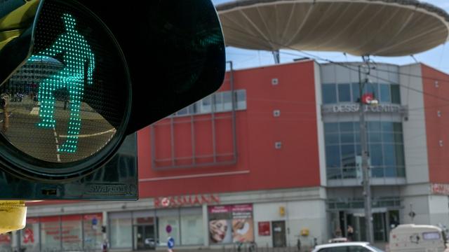 Dessau traffic lights celebrate breakdancing's East German roots
