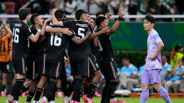 Fußball-WM: Mexikos WM-Fiesta geht weiter: Erstes Team in K.-o.-Runde