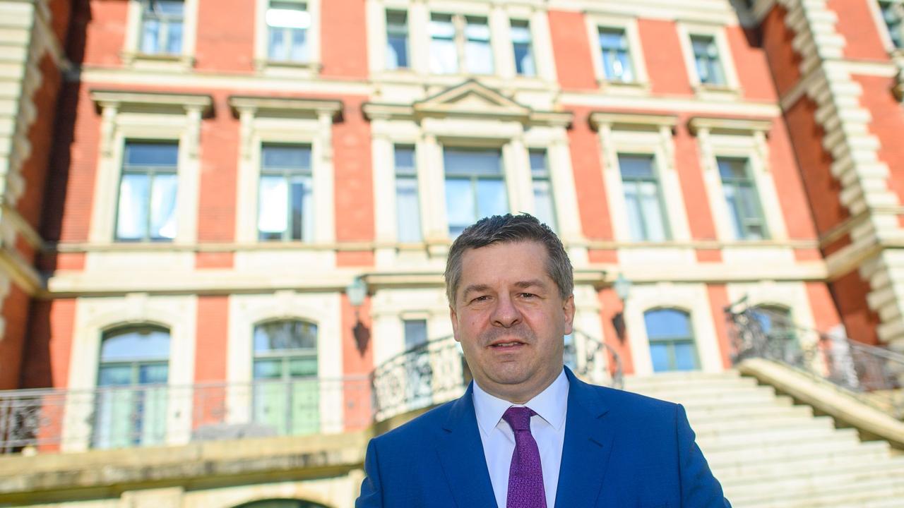 Sachsen-Anhalt: Ministerpräsident tourt per Fahrrad zu Firmen und Vereinen