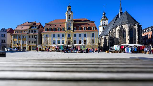 Vorbereitungen für Weihnachten: Mitten in Hitzewelle: Stadt Weißenfels sucht Weihnachtsbaum