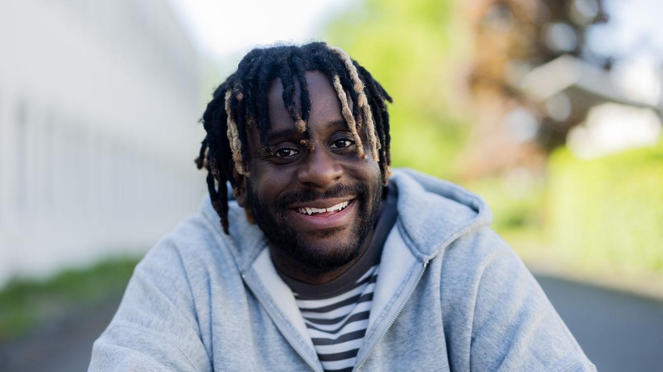 Debütalbum erscheint: Myles Smith: Vom Hörsaal zum Popstar mit Milliarden-Streams