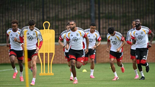 Fußball-Nationalmannschaft: Neuers DFB-Prognose für Urbig und offene Worte mit Baumann