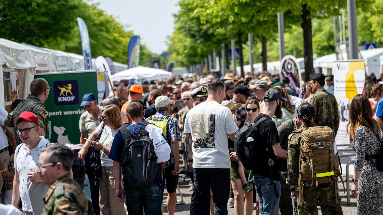 Bürgerfest am Reichstag: Veteranentag in Berlin: Sperrungen im Regierungsviertel