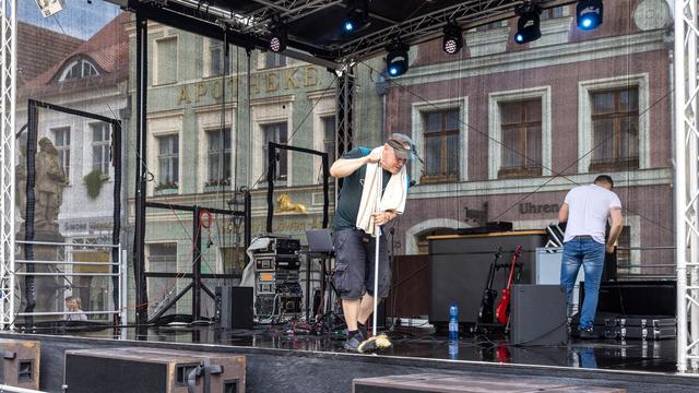 Fest in Cottbus: Bühnenprogramm bei Stadtfest wegen Gewitter unterbrochen