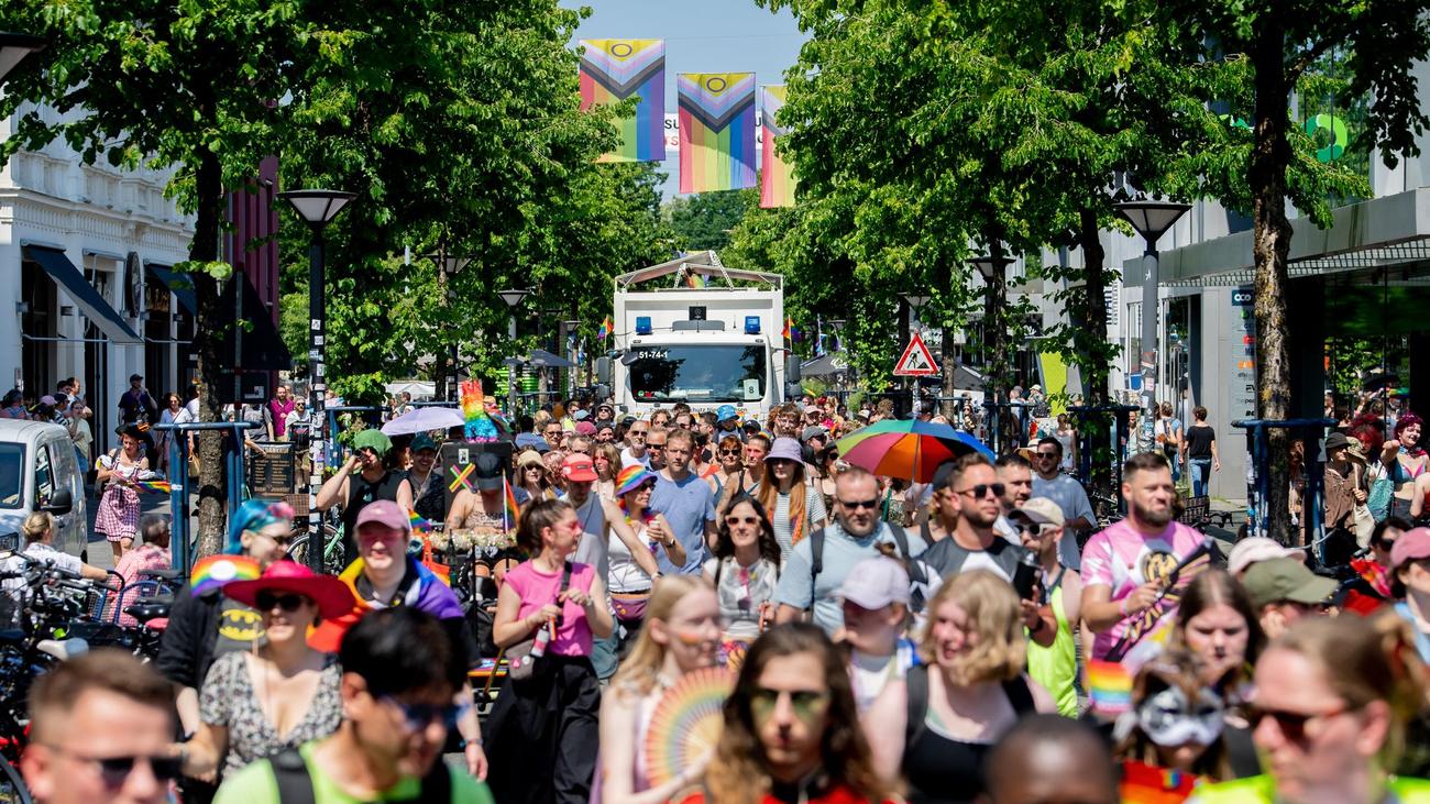 Christopher Street Day: Rund 5.000 Menschen beim CSD in Oldenburg