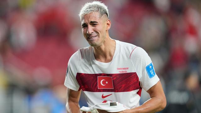 Fußball: Trotz Überzahl nach Rot-Premiere: Türkei scheidet aus
