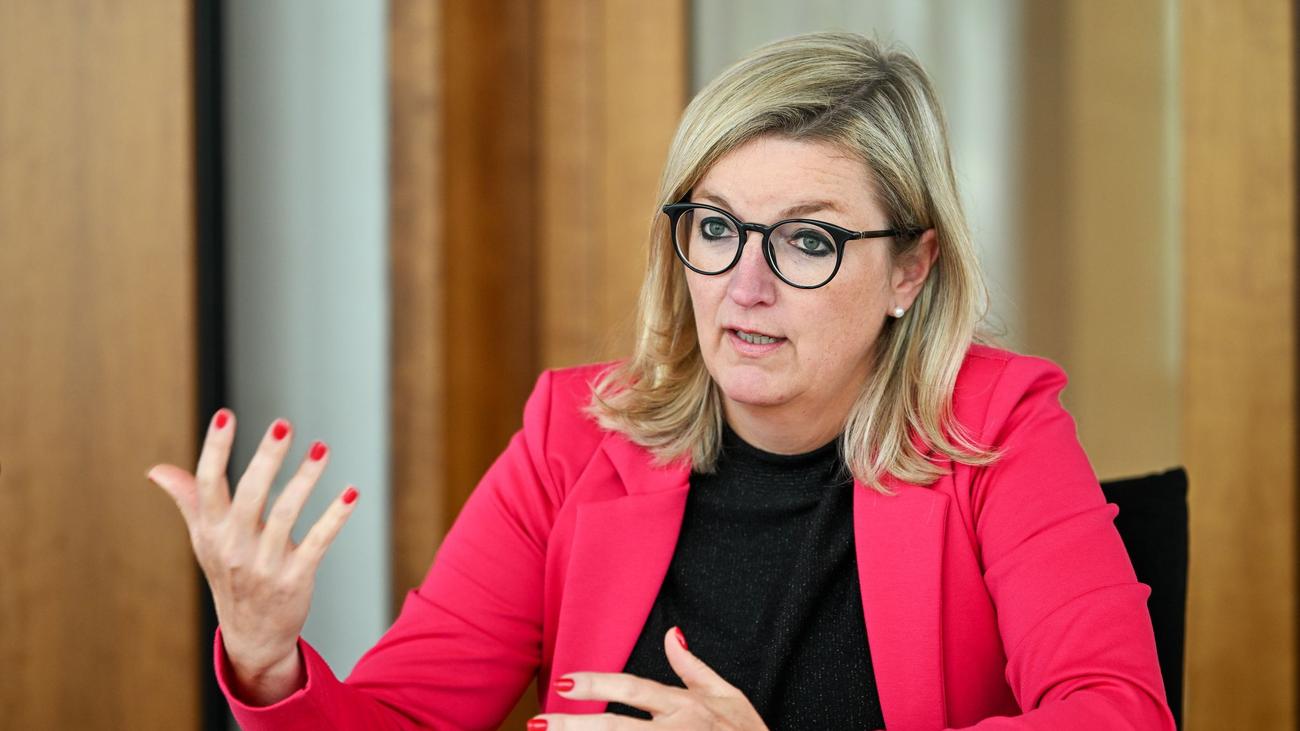 Verteidigungsindustrie: Viel Platz, viel Potenzial? Ministerin lockt Rüstungsbranche