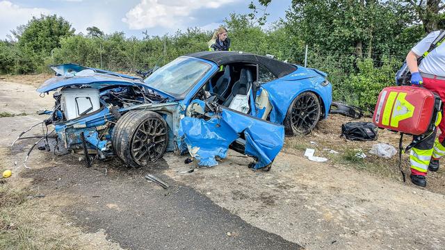 Bild: Autobahn: Auto kommt von A7 ab – zwei Menschen schwer verletzt