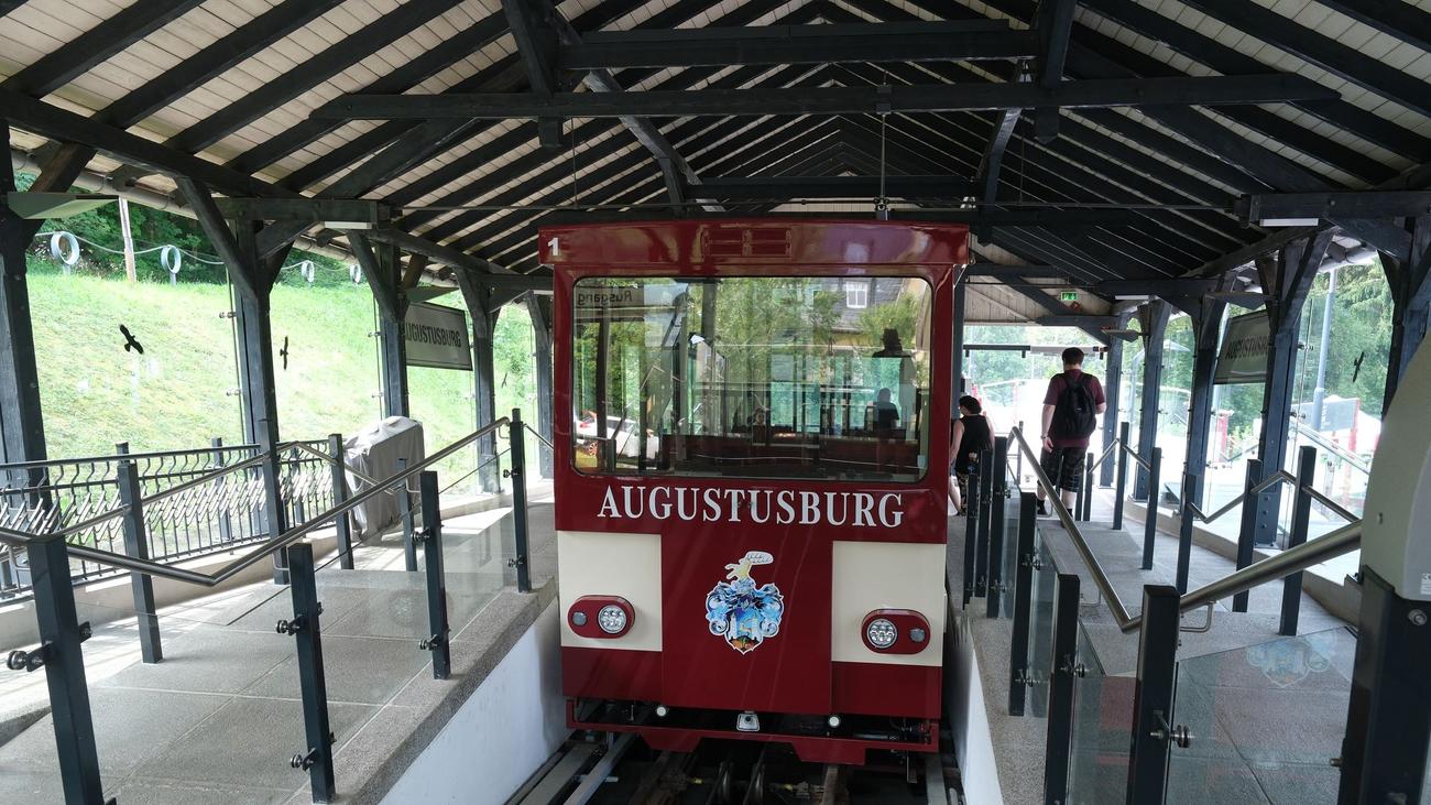 «Alte Lady» von Augustusburg: Betreiber und Gäste feiern 115 Jahre Drahtseilbahn