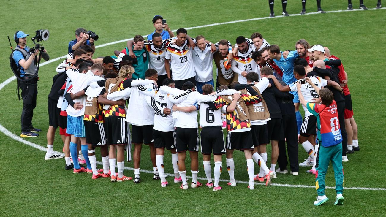 Fußball: Das war die WM-Nacht: DFB-Elf gewinnt Gruppe, Curaçao hilft