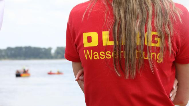 Notfälle: Nach einem Bad im Rhein werden mehrere Menschen vermisst. (Archivfoto)