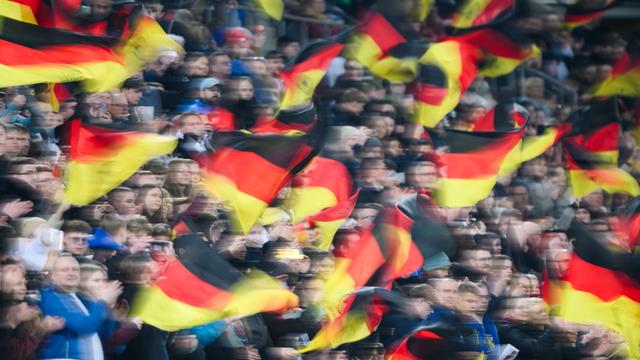Public Viewing: Rassistische Parolen beim Public Viewing – Polizei ermittelt