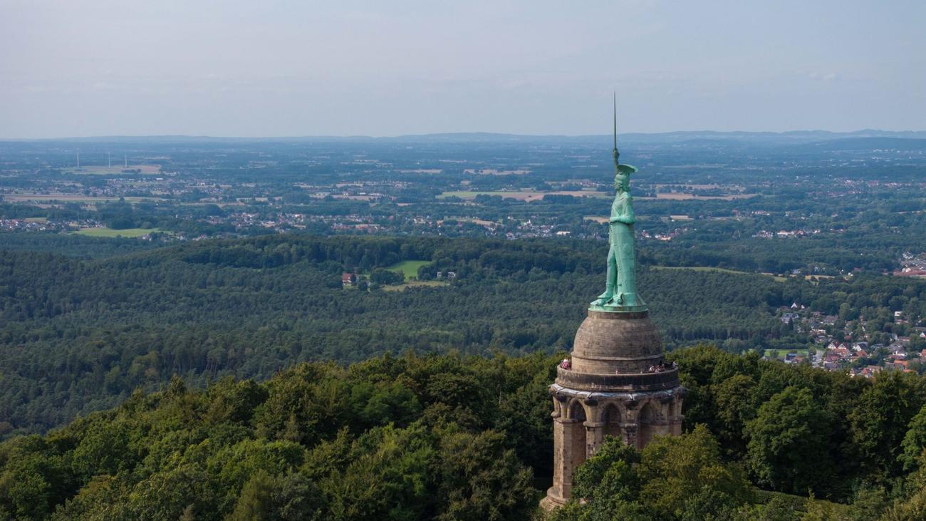 Polizeieinsatz: Rechtsextreme besetzen Hermannsdenkmal