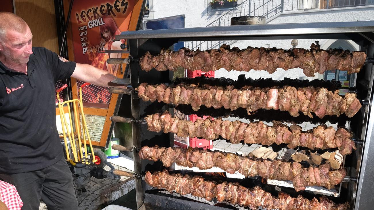 Freizeit: Tausende feiern Musik und Mutzbraten bei Sommerhitze