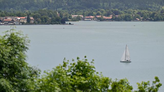 Rettungsversuche erfolglos: 22-Jähriger stirbt bei Badeausflug im Tegernsee