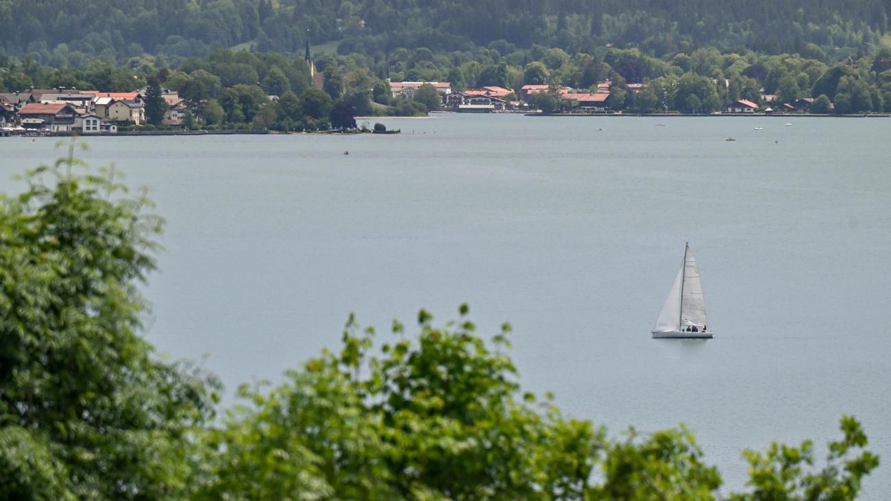 Rettungsversuche erfolglos: 22-Jähriger stirbt bei Badeausflug im Tegernsee