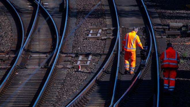 Regionalverkehr: Am Frankfurter Hauptbahnhof müssen Gleise und Weichen erneuert werden. (Symbolbild)