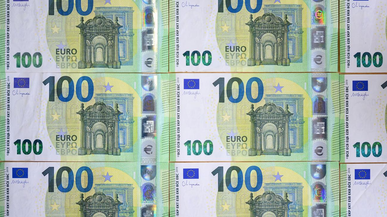 Mehr Geld: Innenminister: Hessen zahlt Spitzengehälter für Beamte