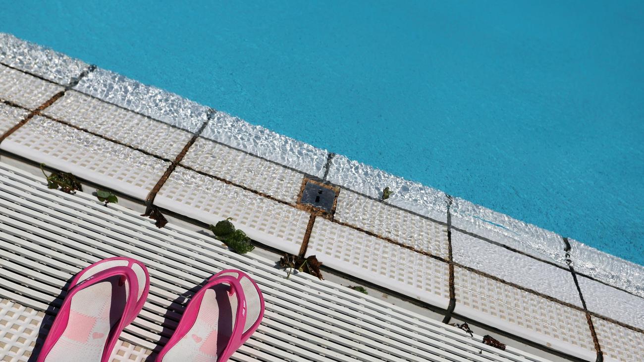 Zwei Fälle an einem Tag: Männer sollen Mädchen in Freibad belästigt haben