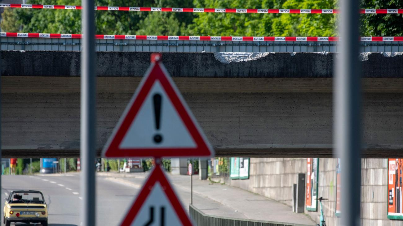 Verkehr: Reparaturarbeiten an Bahnstrecke nach Güterzug-Unfall