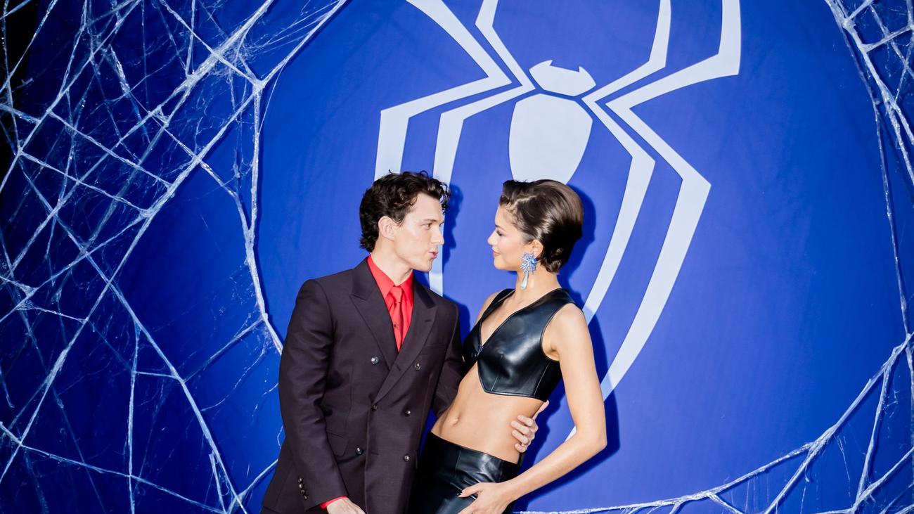 Leute: Tausende Fans feiern Tom Holland und Zendaya in Berlin