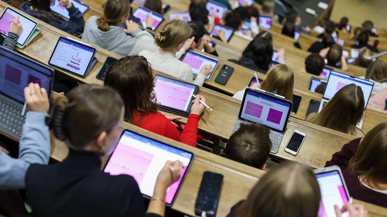 Hochschulen: Abi-Schnitt vorzeigen oder einschreiben und losstudieren?