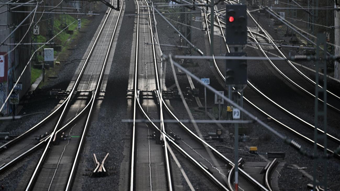 Bahn: Bahn will Reparatur nach Blitzeinschlag bald abschließen