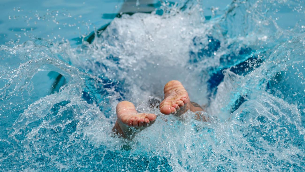 Lage eskaliert am Beckenrand: Freibad schafft Security an nach Chaos am Wochenende