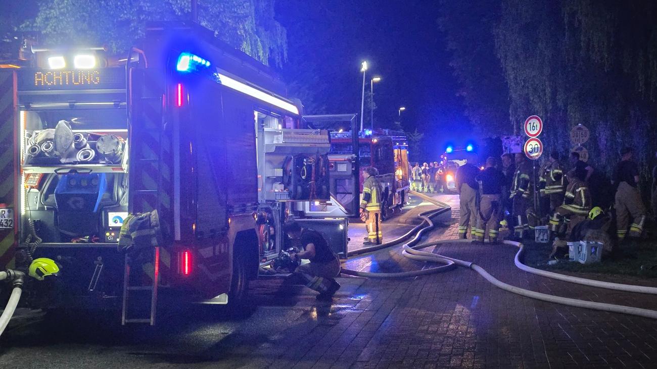 Brände: Gießerei-Halle in Isselburg brennt - am Morgen gelöscht