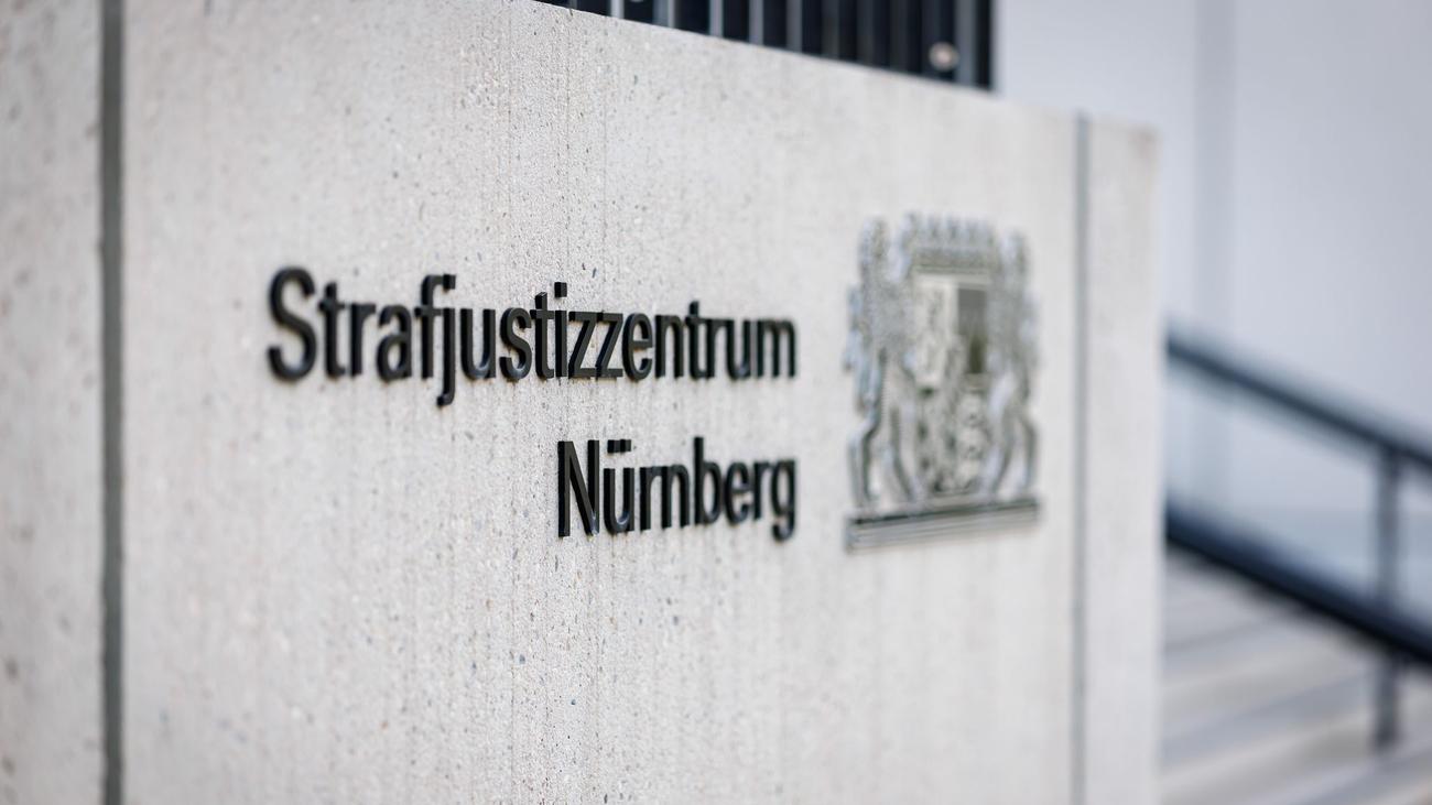 Strafprozess: Griff in Asservatenkammer: Polizeibedienstete vor Gericht