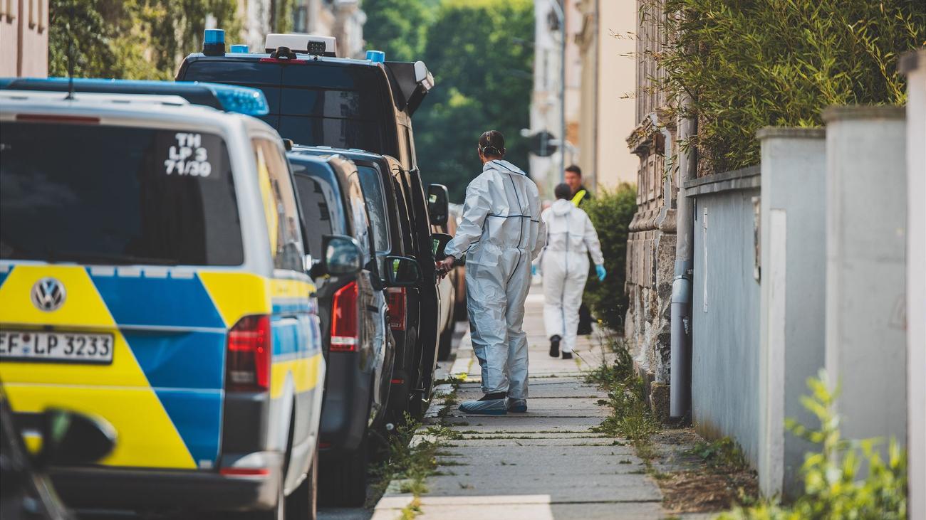 Frauenleiche gefunden: Junge Frau tot in Mehrfamilienhaus in Greiz entdeckt