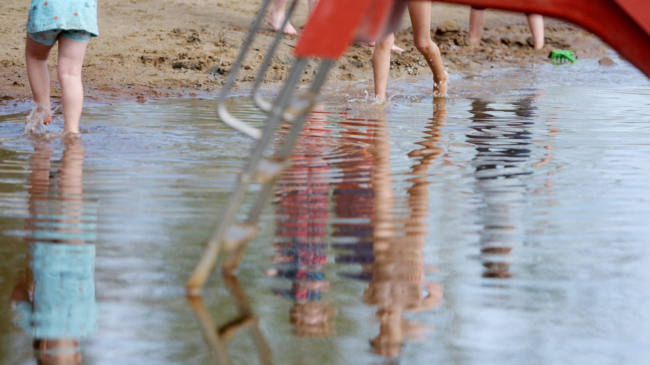 Sind Deutschkenntnisse nötig?: Stadt fordert Strandbad zur Rücknahme von Einlassregel auf