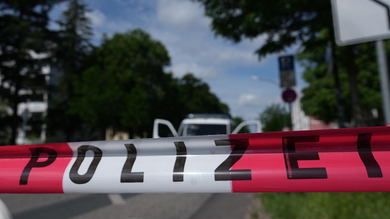 Unfall: Tankwagen kippt um - Abwässer ausgelaufen