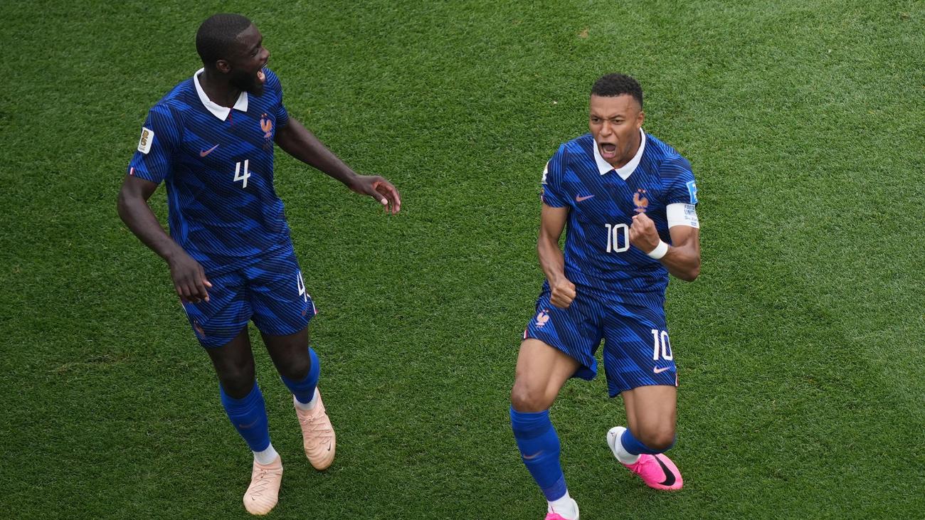 Fußball-WM: Wetter-Chaos und Mbappé-Gala: Frankreich schlägt Irak