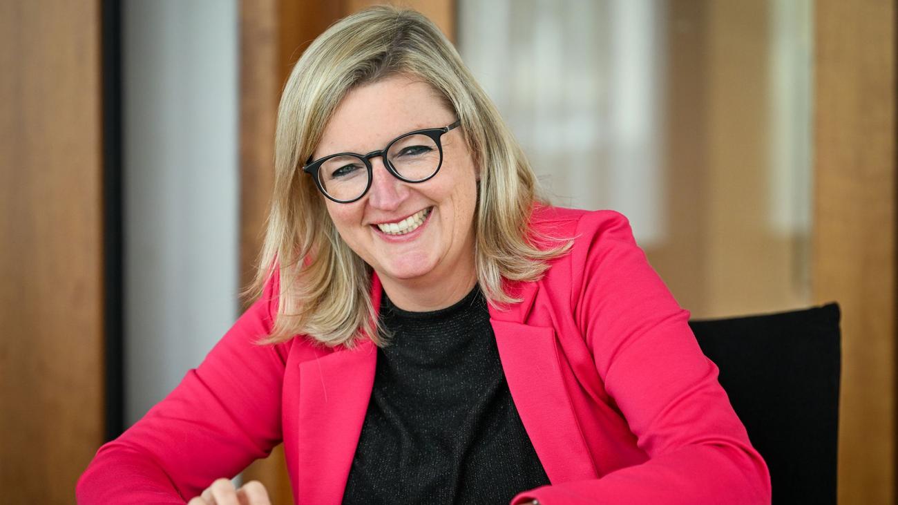 Bayerin in Brandenburg: CSU-Ministerin bremst Dialekt und vermisst bayerische Brezn